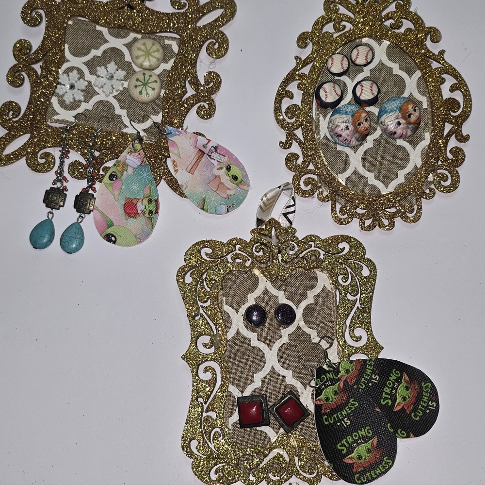 Gold Framed Earrings Hangers With 10 Pairs Of Earrings